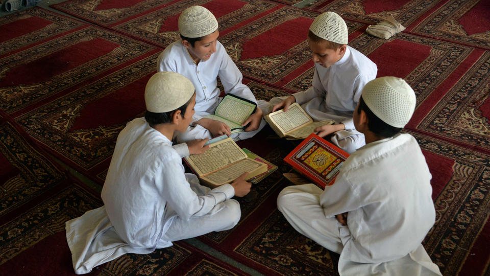 islam enfants livre noorullah shirzada afp 5d6007172c262 0 - نور الإسلام