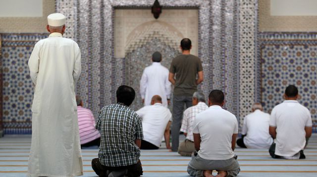 members of the muslim community attend midday prayers at strasbourg grand mosque in strasbourg 5334629 - نور الإسلام