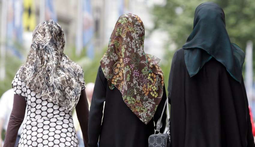 Moslimvrouwen met hoofddoek 850x491 1 - نور الإسلام